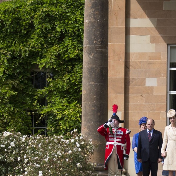 Kate Middleton et le prince William ont assisté à la garden party annuelle du secrétaire d'Etat pour l'Irlande du Nord au château de Hillsborough à Belfast le 14 juin 2016