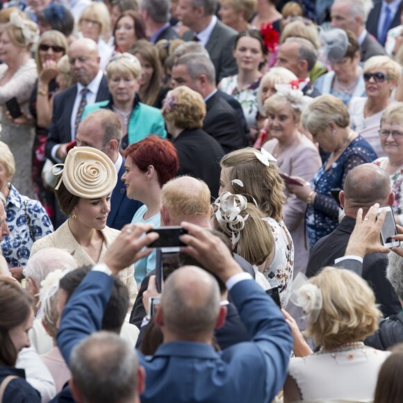 Kate Middleton et le prince William ont assisté à la garden party annuelle du secrétaire d'Etat pour l'Irlande du Nord au château de Hillsborough à Belfast le 14 juin 2016