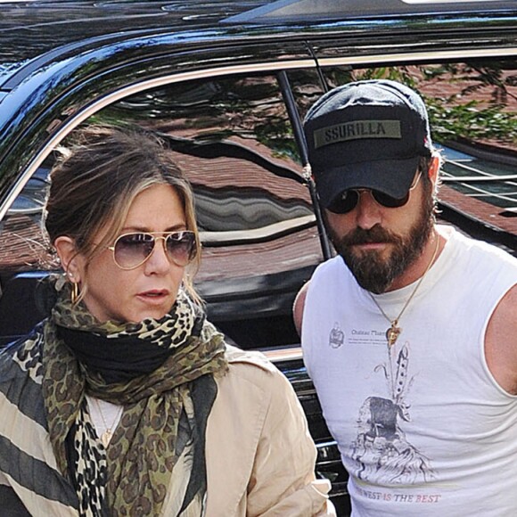 Jennifer Aniston et son mari Justin Theroux quittent l'appartement de Justin à Soho et se rendent à l'hôtel. New York, le 14 juin 2016.