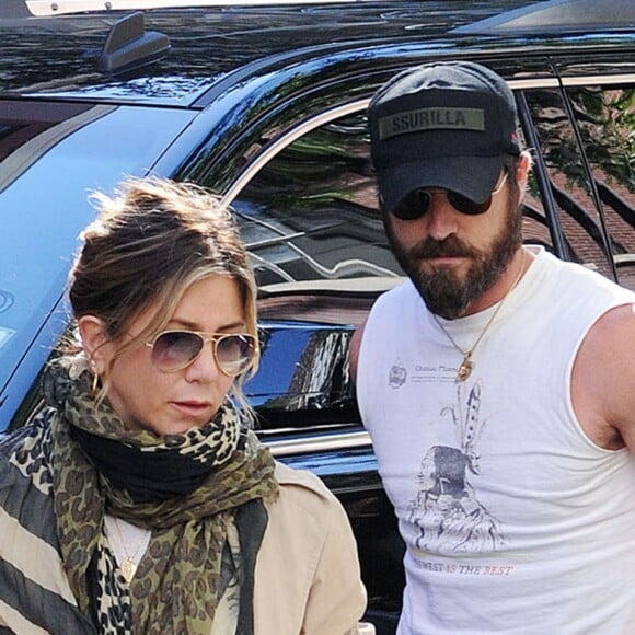 Jennifer Aniston et son mari Justin Theroux quittent l'appartement de Justin à Soho et se rendent à l'hôtel. New York, le 14 juin 2016.