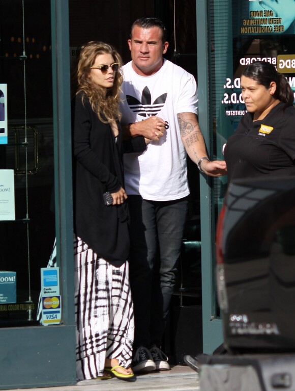 AnnaLynne McCord et Dominic Purcell sortent d' un cabinet dentaire a Beverly Hills Los Angeles, le 26 Juillet 2013  51165354 Couple AnnaLynne McCord and Dominic Purcell seen leaving a dentist office in Beverly Hills, California on July 26, 2013.26/07/2013 - Los Angeles