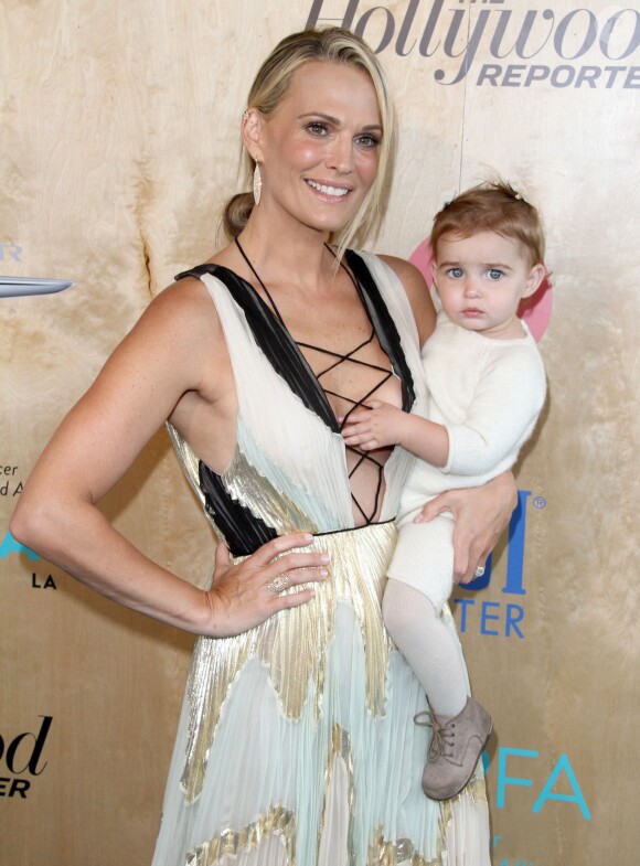 Molly Sims, Scarlett May Stuber au Photocall du 3ème " Annual Super Saturday " ( pour l' association Ovarian Cancer Research Fund : OCRF) à Los Angeles Le 11 juin 2016