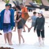 Exclusif - Julianne Moore, son mari Bart Freundlich et leurs enfants Caleb et Liv Helen se baignent lors de leurs vacances a Mexico, le 6 janvier 2014.