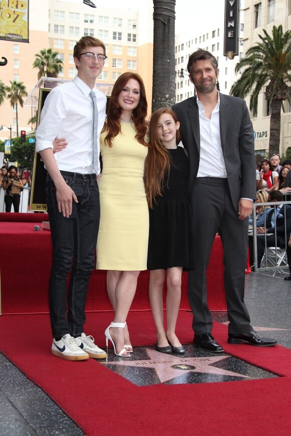 Cal Freundlich, Julianne Moore, Liv Freundlich, Bart Freundlich - Julianne Moore reçoit son étoile sur le "Walk Of Fame" a Hollywood, le 3 octobre 2013.