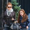 Julianne Moore et sa fille Liv Helen Freundlich se baladent dans les rues de New York, le 14 avril 2012