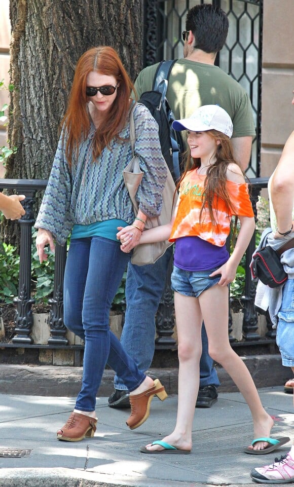 Julianne Moore et sa fille Liv Helen Freundlich à New York le 28 juin 2012