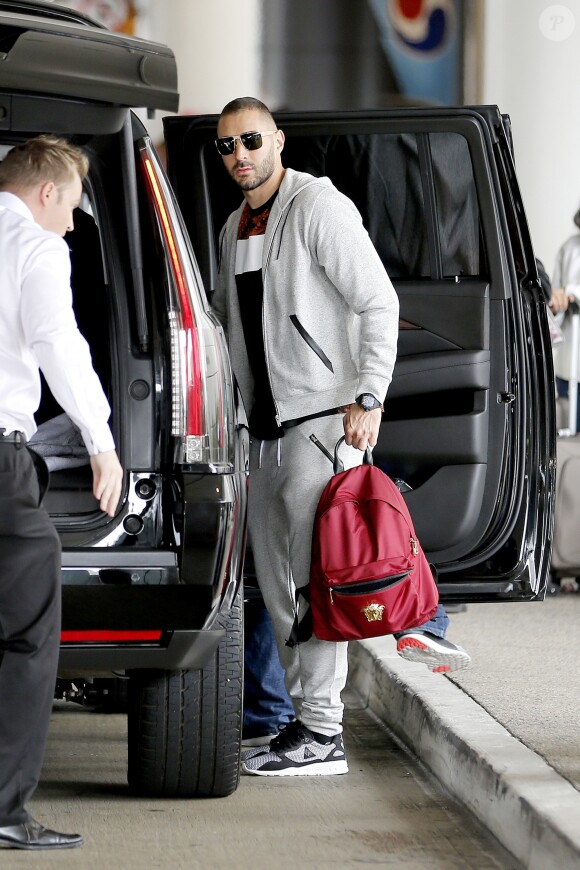 Semi-exclusif - No Web No Blog - le joueur de football français Karim Benzema arrive à l'aéroport de LAX, pour rejoindre l'incroyable villa de Beverly Hills loué par son ami le joueur de football brésilien Neymar, à Los Angeles, le 5 juin 2016.