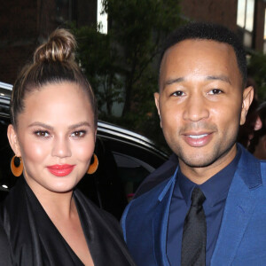 Chrissy Teigen et son mari John Legend se promènent dans les rues de New York, le 19 mai 2016