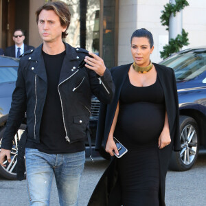 Kim Kardashian enceinte est allée déjeuner avec son ami Jonathan Cheban au restaurant ‘La Scala' à Beverly Hills. Ils retrouvent Larsa Pippen plus tard dans la journée. Le 9 novembre 2015