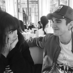 Gabriel-Kane Day-Lewis et sa mère Isabelle Adjani à l'Hôtel Meurice à Paris, le 21 juin 2016.