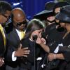 Paris Jackson bien entourée par ses oncles et ses tantes aux obsèques de son père en 2009.