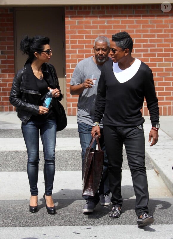 Jermaine Jackson et sa femme Halima Rashid se promènent dans les rues de Beverly Hills. Le 8 mai 2014