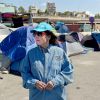 Nana Mouskouri, ambassadrice de bonne volonté de l'UNICEF rend visite aux migrants à Athènes en Grèce le 26 mai 2016.