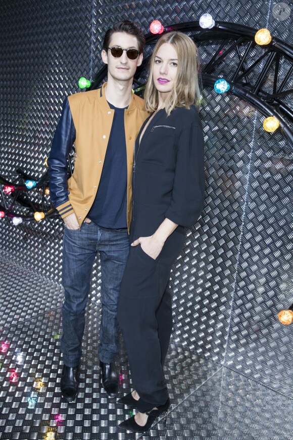 Pierre Niney et sa compagne Natasha Andrews au défilé Dior Homme prêt-à-porter masculin printemps-été 2017 au Tennis Club de Paris, le 25 juin 2016. © Olivier Borde/Bestimage