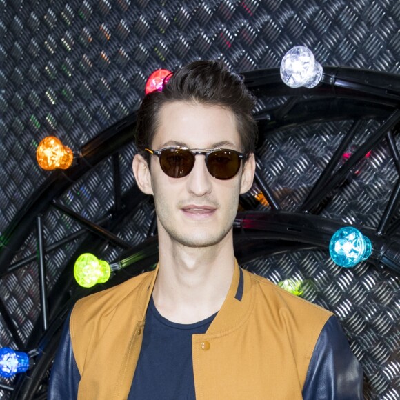 Pierre Niney au défilé Dior Homme prêt-à-porter masculin printemps-été 2017 au Tennis Club de Paris, le 25 juin 2016. © Olivier Borde/Bestimage