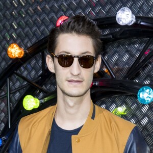 Pierre Niney au défilé Dior Homme prêt-à-porter masculin printemps-été 2017 au Tennis Club de Paris, le 25 juin 2016. © Olivier Borde/Bestimage