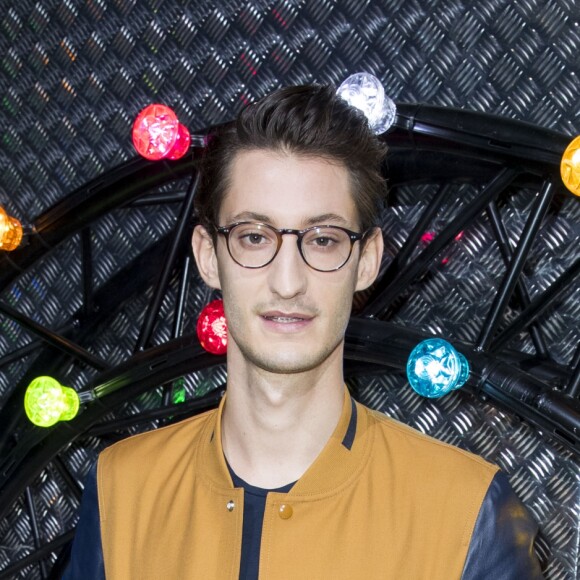 Pierre Niney au défilé Dior Homme prêt-à-porter masculin printemps-été 2017 au Tennis Club de Paris, le 25 juin 2016. © Olivier Borde/Bestimage