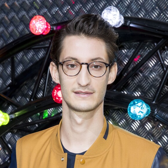 Pierre Niney au défilé Dior Homme prêt-à-porter masculin printemps-été 2017 au Tennis Club de Paris, le 25 juin 2016. © Olivier Borde/Bestimage