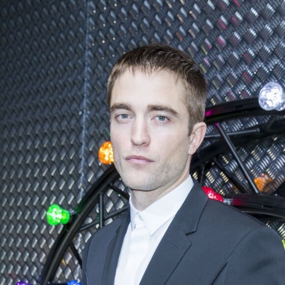 Robert Pattinson au défilé Dior Homme prêt-à-porter masculin printemps-été 2017 au Tennis Club de Paris, le 25 juin 2016. © Olivier Borde/Bestimage