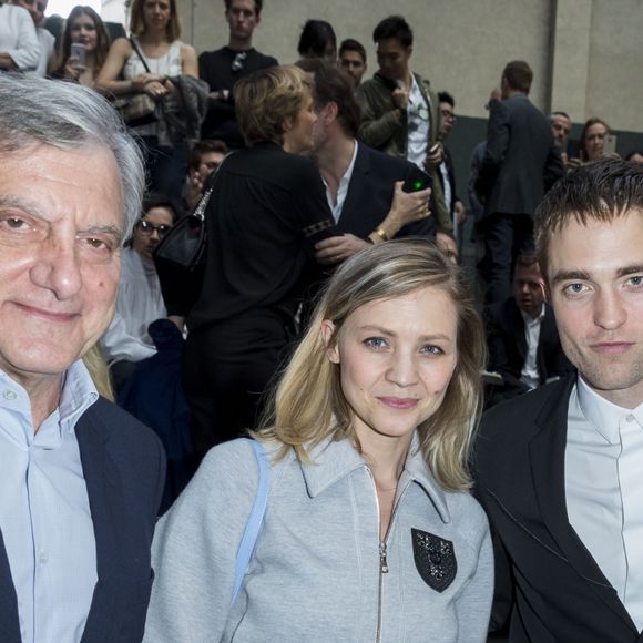 Sidney Toledano et sa femme Katia Toledano entourent Julie Pédegert et Robert Pattinson au défilé Dior Homme prêt-à-porter masculin printemps-été 2017 au Tennis Club de Paris, le 25 juin 2016. © Olivier Borde/Bestimage