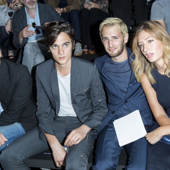 Samuel Benchetrit, Alain-Fabien Delon, Hopper Hopper Jack Penn (Fils de Sean Penn et Robin Wright) et sa compagne Uma von Wittkamp au défilé Dior Homme prêt-à-porter masculin printemps-été 2017 au Tennis Club de Paris, le 25 juin 2016. © Olivier Borde/Bestimage