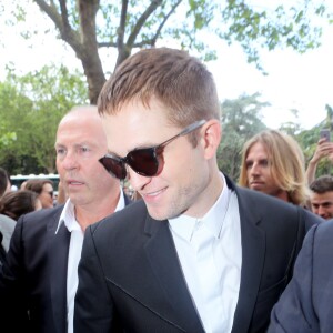 Robert Pattinson au défilé Dior Homme prêt-à-porter masculin printemps-été 2017 au Tennis Club de Paris, le 25 juin 2016. © CVS / Veeren / Bestimage