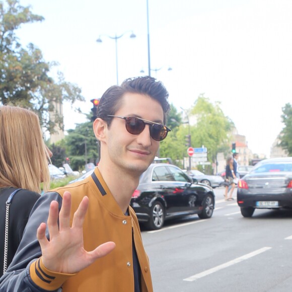 Pierre Niney au défilé Dior Homme prêt-à-porter masculin printemps-été 2017 au Tennis Club de Paris, le 25 juin 2016. © CVS / Veeren / Bestimage