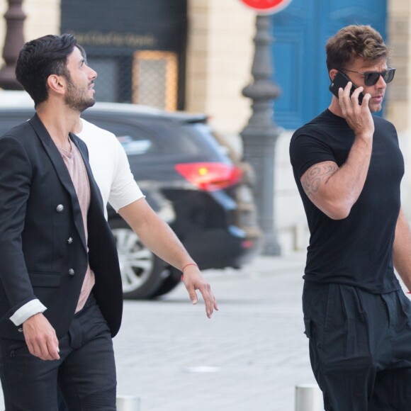 Ricky Martin et son compagnon Jwan Yosef sortent déjeuner au Costes à Paris le 25 juin 2016.