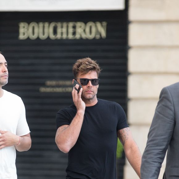 Ricky Martin et son compagnon Jwan Yosef sortent déjeuner au Costes à Paris le 25 juin 2016.