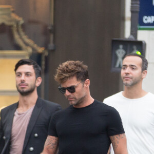 Ricky Martin et son compagnon Jwan Yosef sortent déjeuner au Costes à Paris le 25 juin 2016.