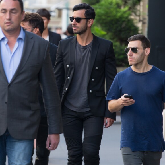 Ricky Martin et son compagnon Jwan Yosef sortent déjeuner au Costes à Paris le 25 juin 2016.