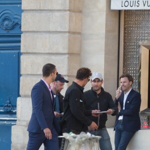 Ricky Martin et son compagnon Jwan Yosef sortent déjeuner au Costes à Paris le 25 juin 2016.