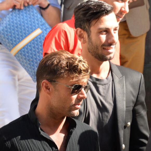 Ricky Martin et son compagnon Jwan Yosef au défilé de mode Balmain Hommes printemps-été 2017 à l'hôtel Potoki à Paris, le 25 juin 2016.