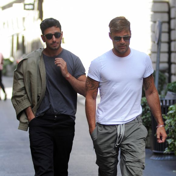 Ricky Martin et son petit ami Jwan Yosef déjeunent avec des amis au restaurant "Il Salumaio di Montenapoleone" à Milan, le 20 juin 2016.