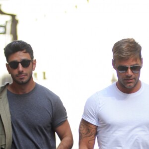 Ricky Martin et son petit ami Jwan Yosef déjeunent avec des amis au restaurant "Il Salumaio di Montenapoleone" à Milan, le 20 juin 2016.