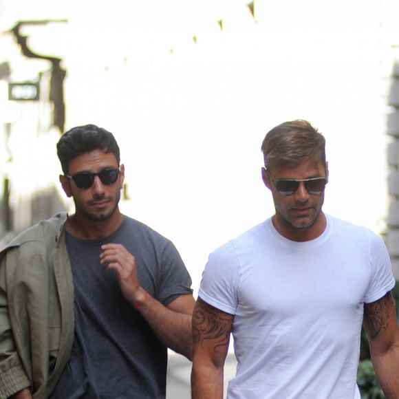 Ricky Martin et son petit ami Jwan Yosef déjeunent avec des amis au restaurant "Il Salumaio di Montenapoleone" à Milan, le 20 juin 2016.