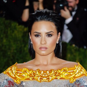 Demi Lovato - Soirée Costume Institute Benefit Gala 2016 (Met Ball) sur le thème de "Manus x Machina" au Metropolitan Museum of Art à New York, le 2 mai 2016.