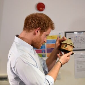 Le prince Harry et Joss Stone assistent aux répétitions des enfants du Basotho Youth Choir à Croydon le 27 juin 2016.