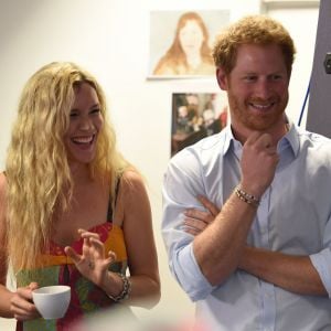 Le prince Harry et Joss Stone assistent aux répétitions des enfants du Basotho Youth Choir à Croydon le 27 juin 2016.