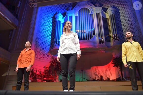 Exclusif - Fabienne Carat entre David Garel (Orange) et Franck Porquiet (jaune) interprètent un spectacle d'improvisations "Colors" - Election de Miss Ile-de-France 2016 dans la salle Gaveau à Paris, France, le 29 juin 2016. © Giancarlo Gorassini/Besimage