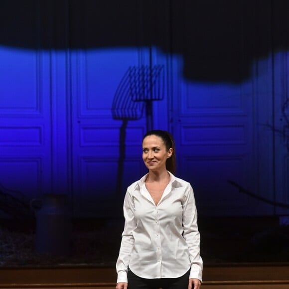 Exclusif - Fabienne Carat entre David Garel (Orange) et Franck Porquiet (jaune) interprètent un spectacle d'improvisations "Colors" - Election de Miss Ile-de-France 2016 dans la salle Gaveau à Paris, France, le 29 juin 2016. © Giancarlo Gorassini/Besimage