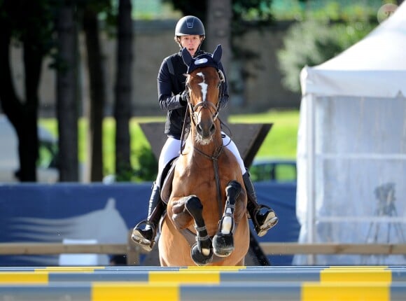 Perrine de Ponnat sur L'Aventure 288 - Prix Magic Millions - Longines Paris Eiffel Jumping au Bois de Boulogne à la plaine de Jeux de Bagatelle à Paris, le 2 juillet 2016. © Pierre Perusseau/Bestimage