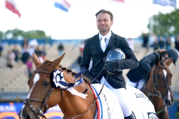 Dominique Boeuf (Gagnant) sur Unesca Tame 215 - Remise du Prix Magic Millions - Longines Paris Eiffel Jumping au Bois de Boulogne à la plaine de Jeux de Bagatelle à Paris, le 2 juillet 2016. © Borde-Veeren/Bestimage