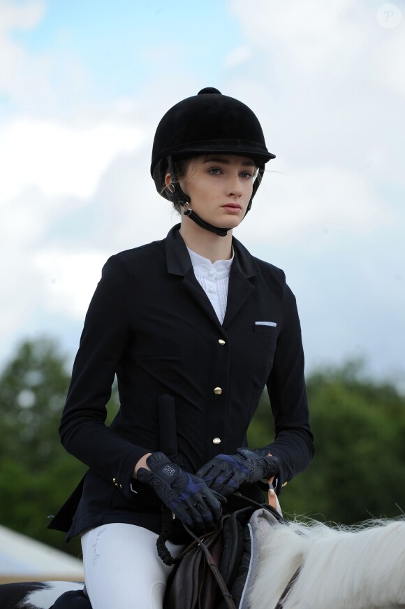 Mathilde Pinault sur Seven Moon's Lion - Détente - Longines Paris Eiffel Jumping au Bois de Boulogne à la plaine de Jeux de Bagatelle à Paris, le 2 juillet 2016. © Pierre Perusseau/Bestimage