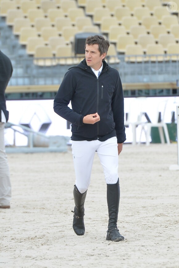 Guillaume Canet - Reconnaissance de la piste avant le prix Jumpfax - Longines Paris Eiffel Jumping à la plaine de Jeux de Bagatelle à Paris, le 2 juillet 2016. © Borde-Veeren/Bestimage