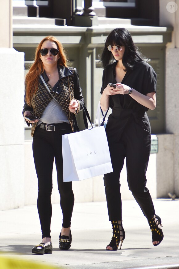 Lindsay Lohan et sa soeur Ali font du shopping dans les rues de New York. Le 15 avril 2016 © CPA / Bestimage