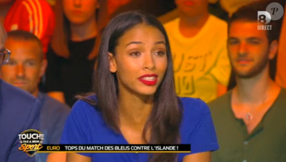 Flora Coquerel et la blague coquine de Dominique Grimault dans "Touche pas à mon sport" sur D8, le 4 juillet 2016.