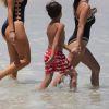 Kourtney Kardashian passe une belle journée ensoleillée avec son fils Mason et son amie Larsa Pippen sur une plage à Miami.  Le 4 juillet 2016