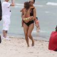 Kourtney Kardashian passe la journée avec ses enfants Penelope, Mason et Reign sur une plage à Miami. Ses amis Larsa Pippen, Isabela Rangel et son mari David Grutman sont de la partie. Le 2 juillet 2016
