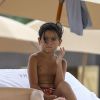 Kourtney Kardashian passe la journée avec ses enfants Penelope, Mason et Reign sur une plage à Miami. Ses amis Larsa Pippen, Isabela Rangel et son mari David Grutman sont de la partie. Le 2 juillet 2016